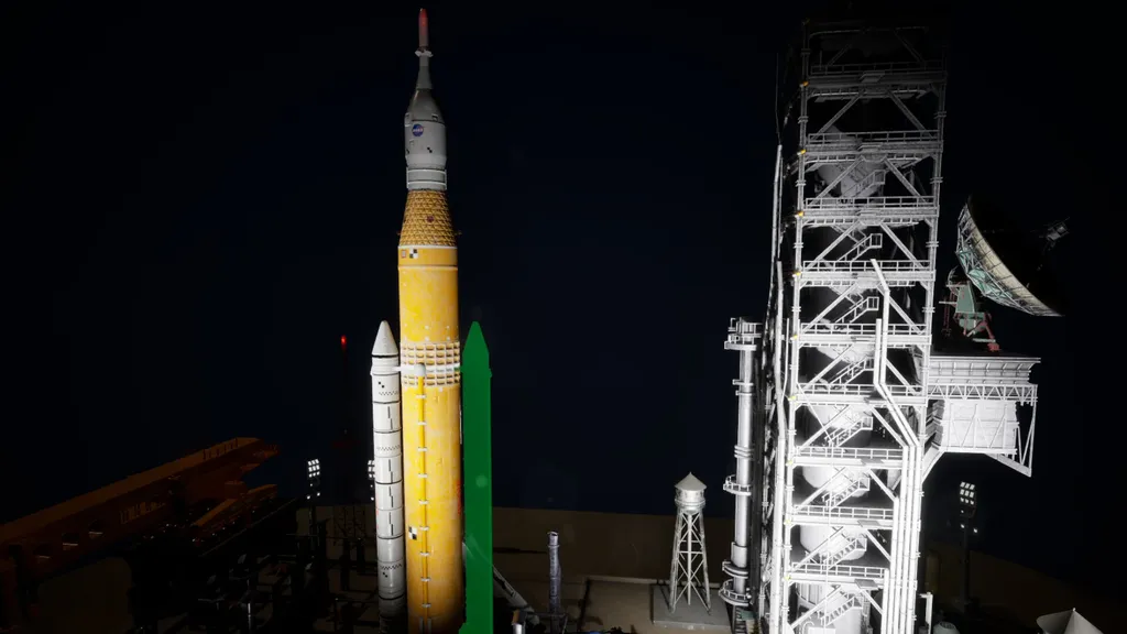 В этой игре планируется объединить игры на выживание и магната, чтобы построить лунную колонию.