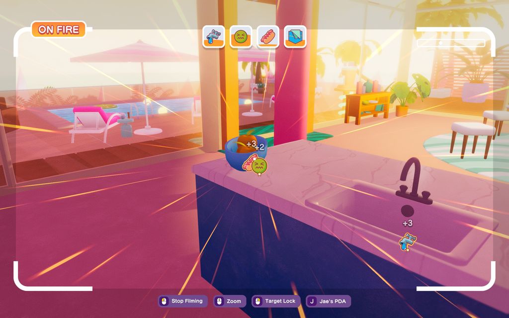 Crush House - пародия на реалити-шоу, в которой нет ничего реального по теме.